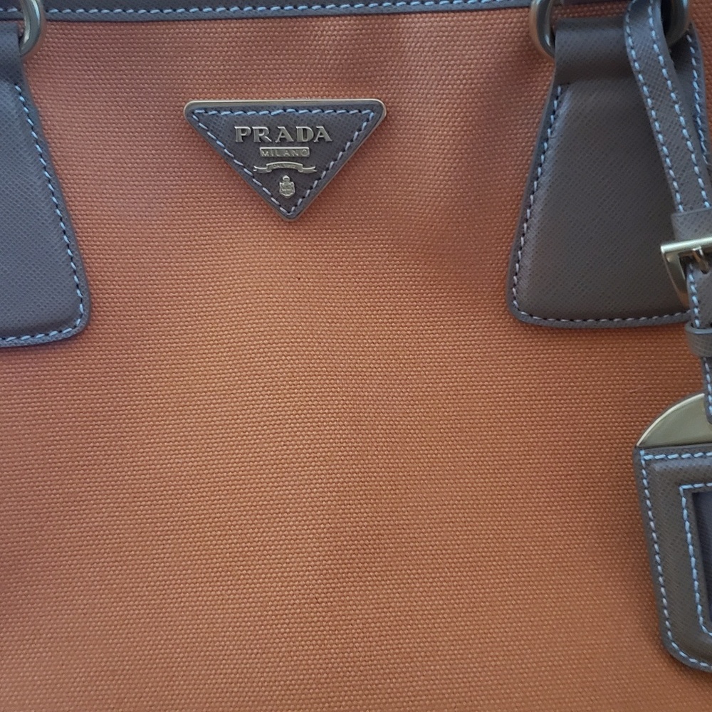 Authentic Prada Tote 👜 - Picture 2 of 4